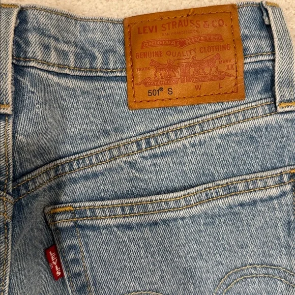 Levi's 501 S Light Wash Denim Jeans - Picture 4 of 5